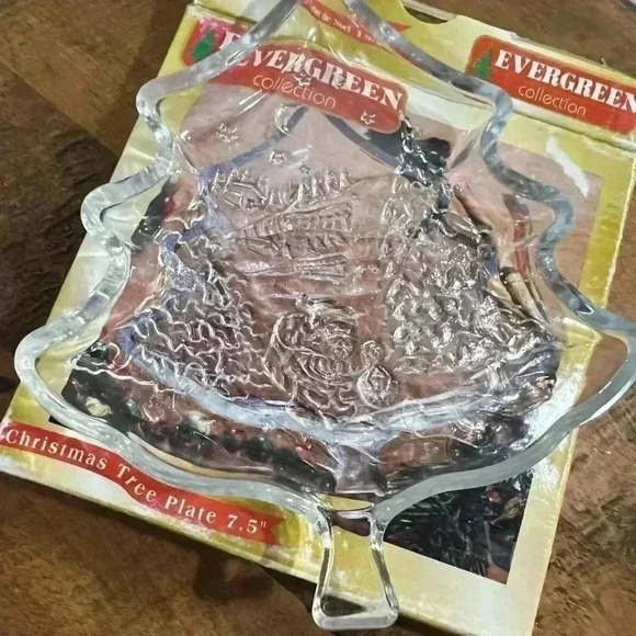 Vintage  Evergreen Collection Christmas Tree Plate - Picture 5 of 5